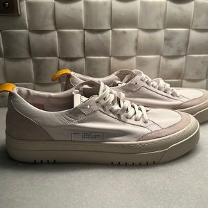 Oncept London white cloud size 9